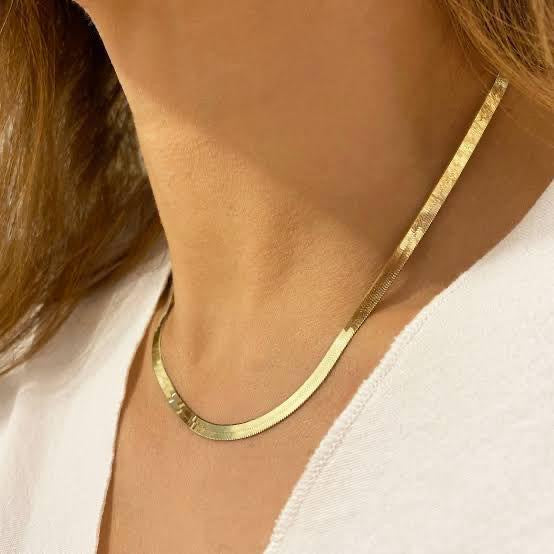 Sleek and Sturdy: Modern Stainless Steel Golden Short Chain