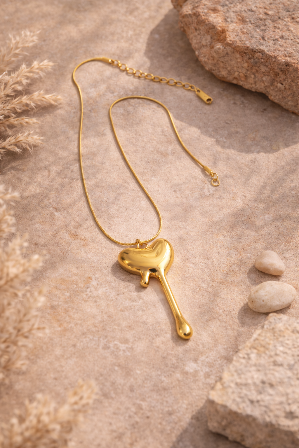 Gold Dripping Heart Pendant Necklace – Trendy Minimalist Love Necklace for Women