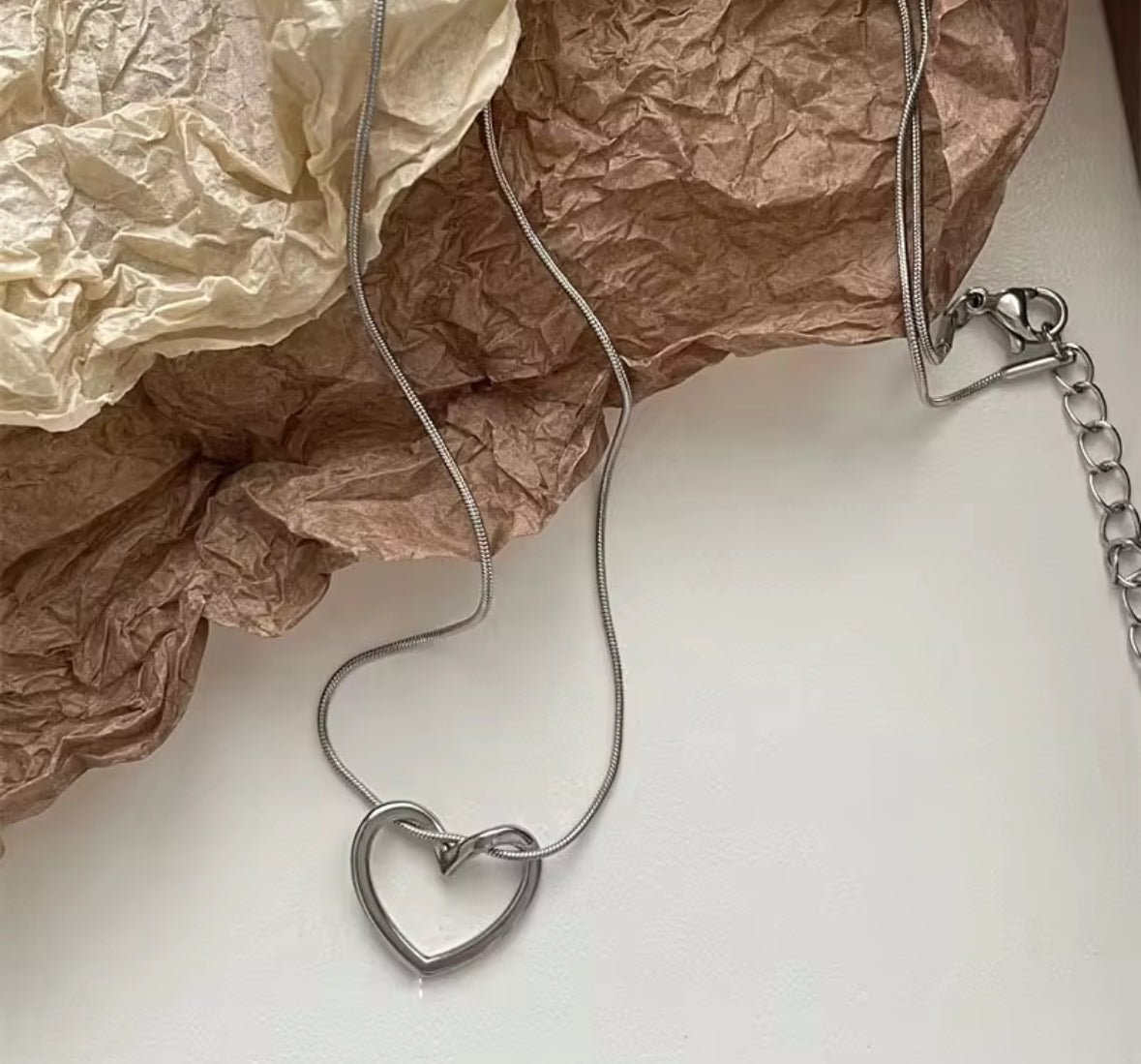 Elegant Gold Heart Pendant Necklace – Dainty & Minimalist Jewelry