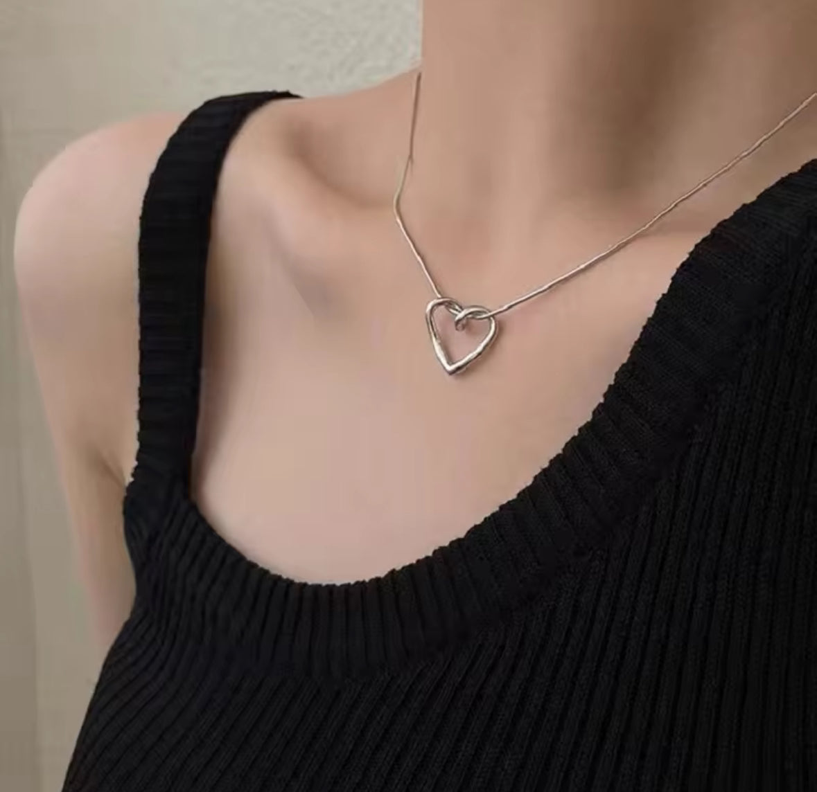 Elegant Gold Heart Pendant Necklace – Dainty & Minimalist Jewelry
