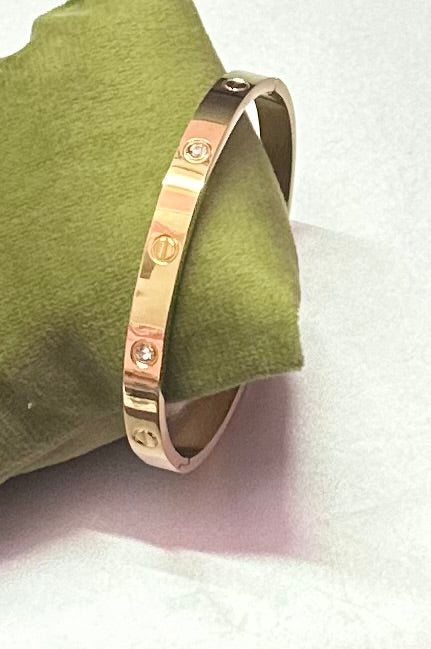 Stainless Steel Adjustable Clip on Closure Hand Bracelet