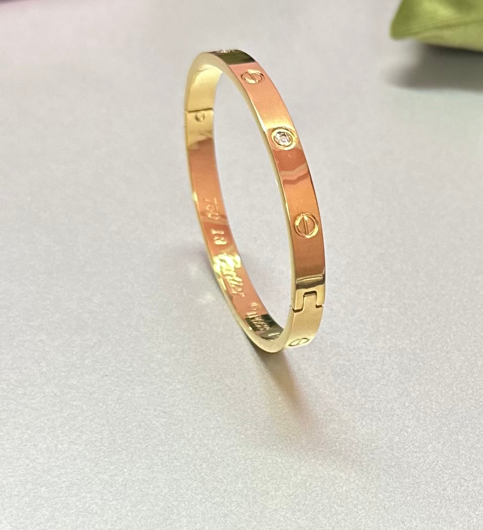 Stainless Steel Adjustable Clip on Closure Hand Bracelet