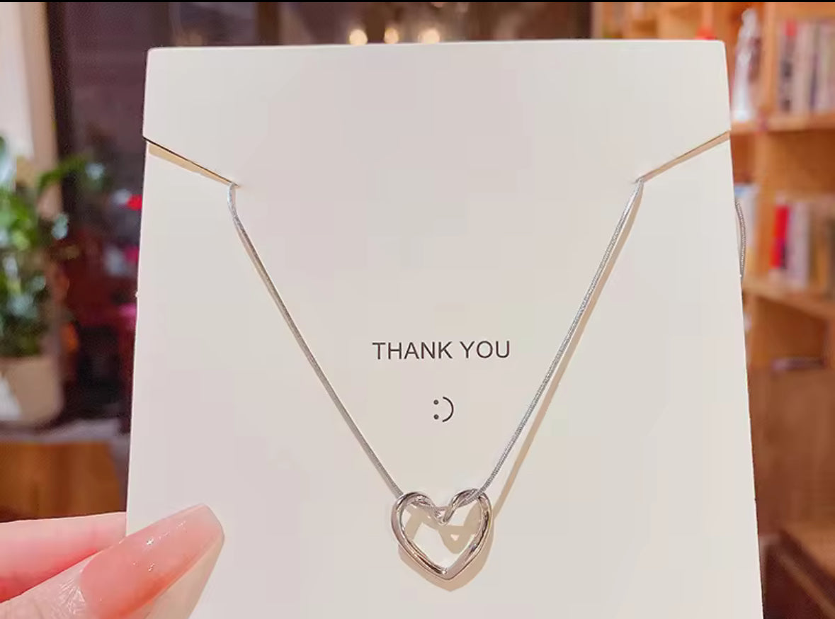 Elegant Gold Heart Pendant Necklace – Dainty & Minimalist Jewelry