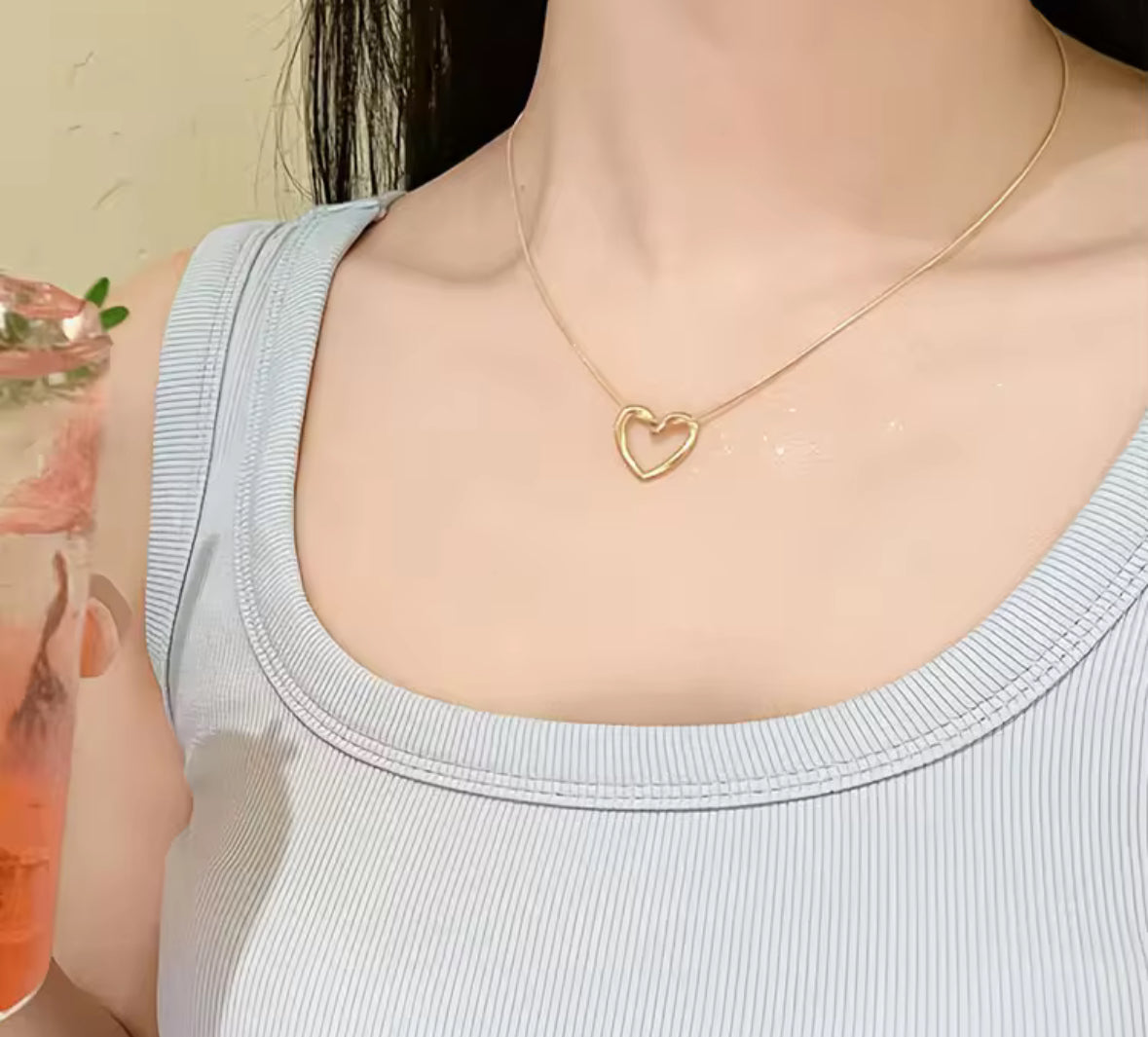 Elegant Gold Heart Pendant Necklace – Dainty & Minimalist Jewelry