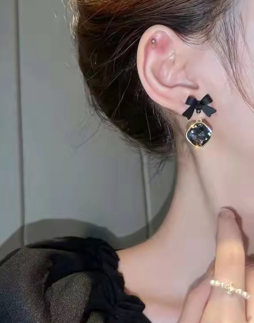 Elegant Black Bow & Crystal Drop Earrings – Chic Statement Dangle Jewelry for Women
