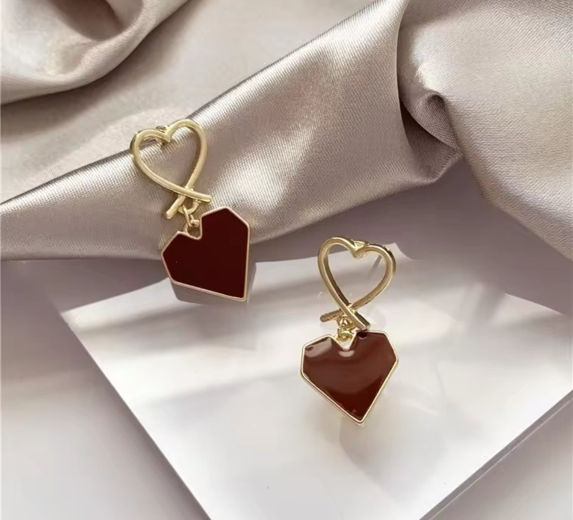 Gold Heart Drop Earrings – Minimalist Love-Inspired Dangle Jewelry for Women