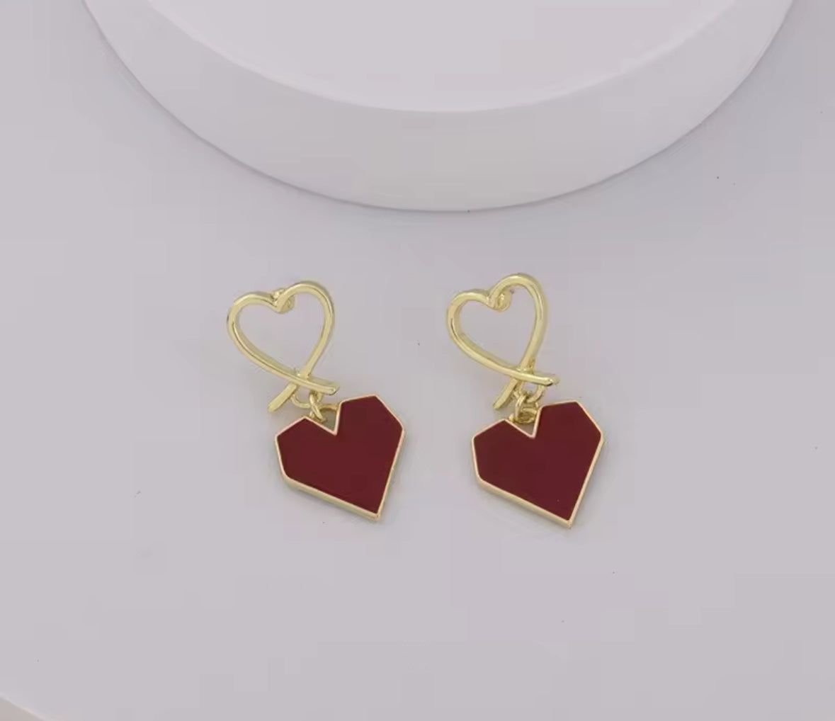 Gold Heart Drop Earrings – Minimalist Love-Inspired Dangle Jewelry for Women