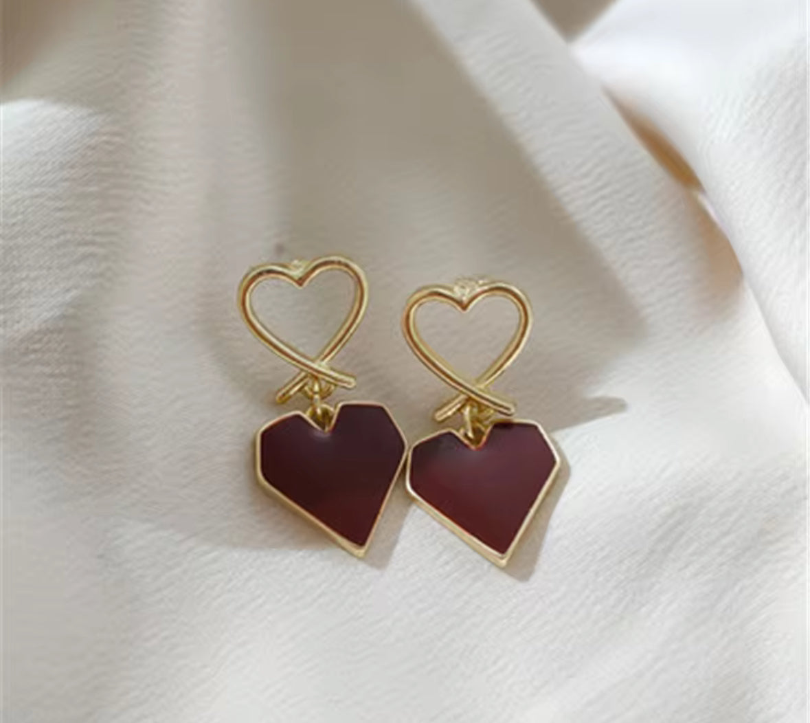 Gold Heart Drop Earrings – Minimalist Love-Inspired Dangle Jewelry for Women