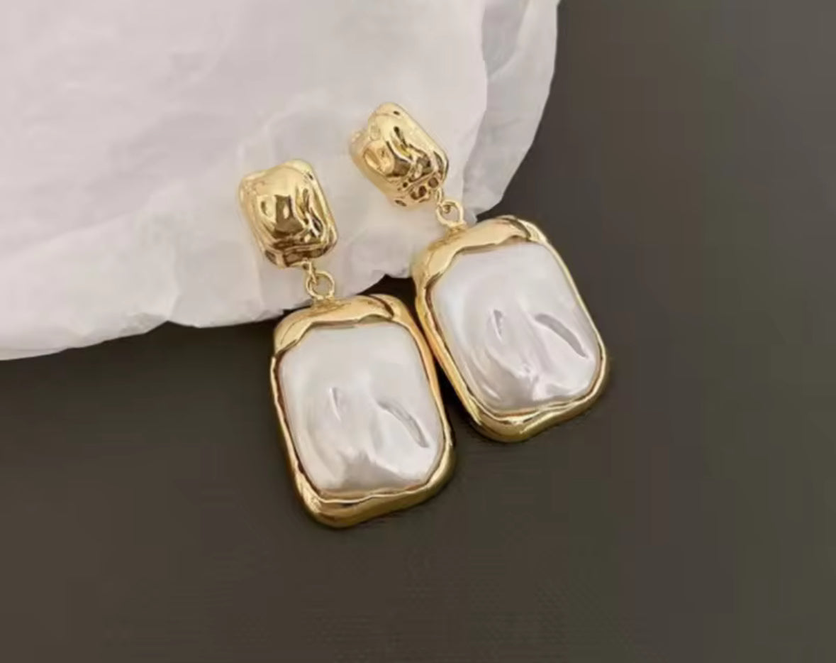 Vintage Gold & Pearl Drop Earrings – Irregular Baroque Style Statement Jewelry