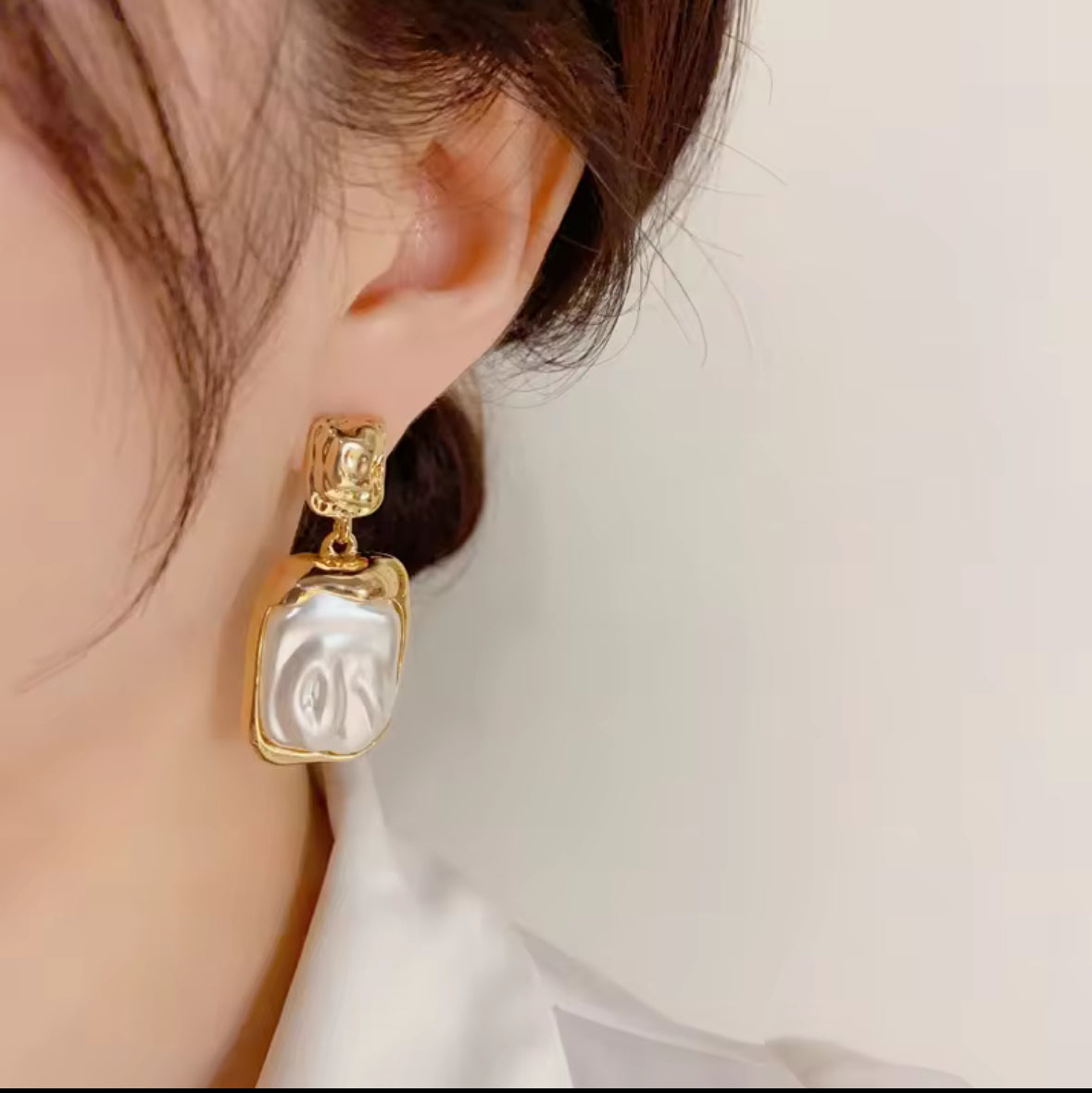 Vintage Gold & Pearl Drop Earrings – Irregular Baroque Style Statement Jewelry