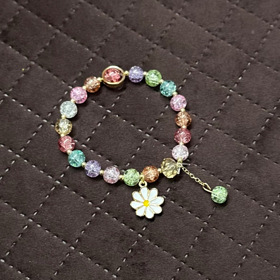 Floral Bliss: Elegant Daisy Bracelet