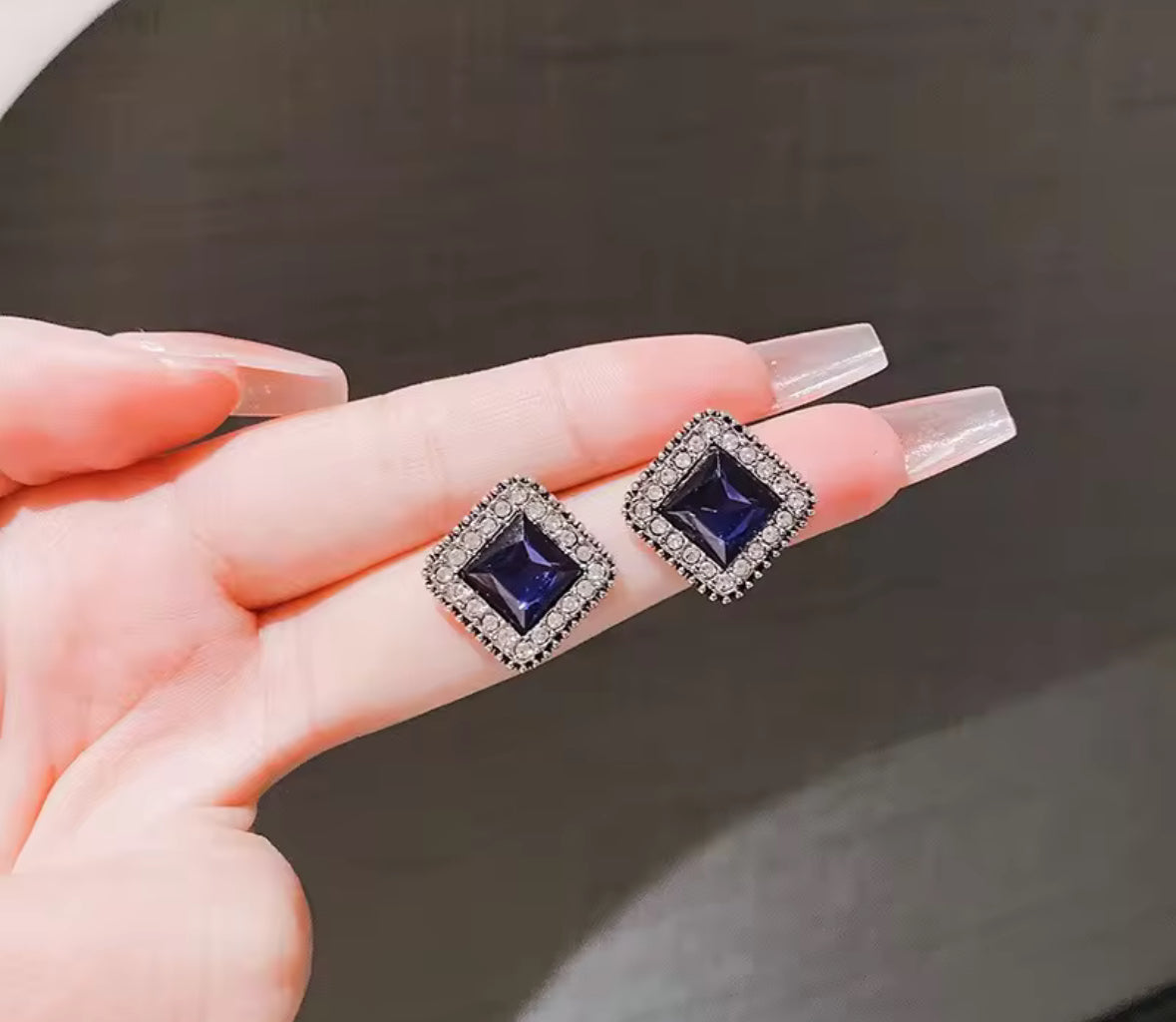 Elegant Sapphire Blue Square Stud Earrings – Vintage-Inspired Rhinestone Jewelry