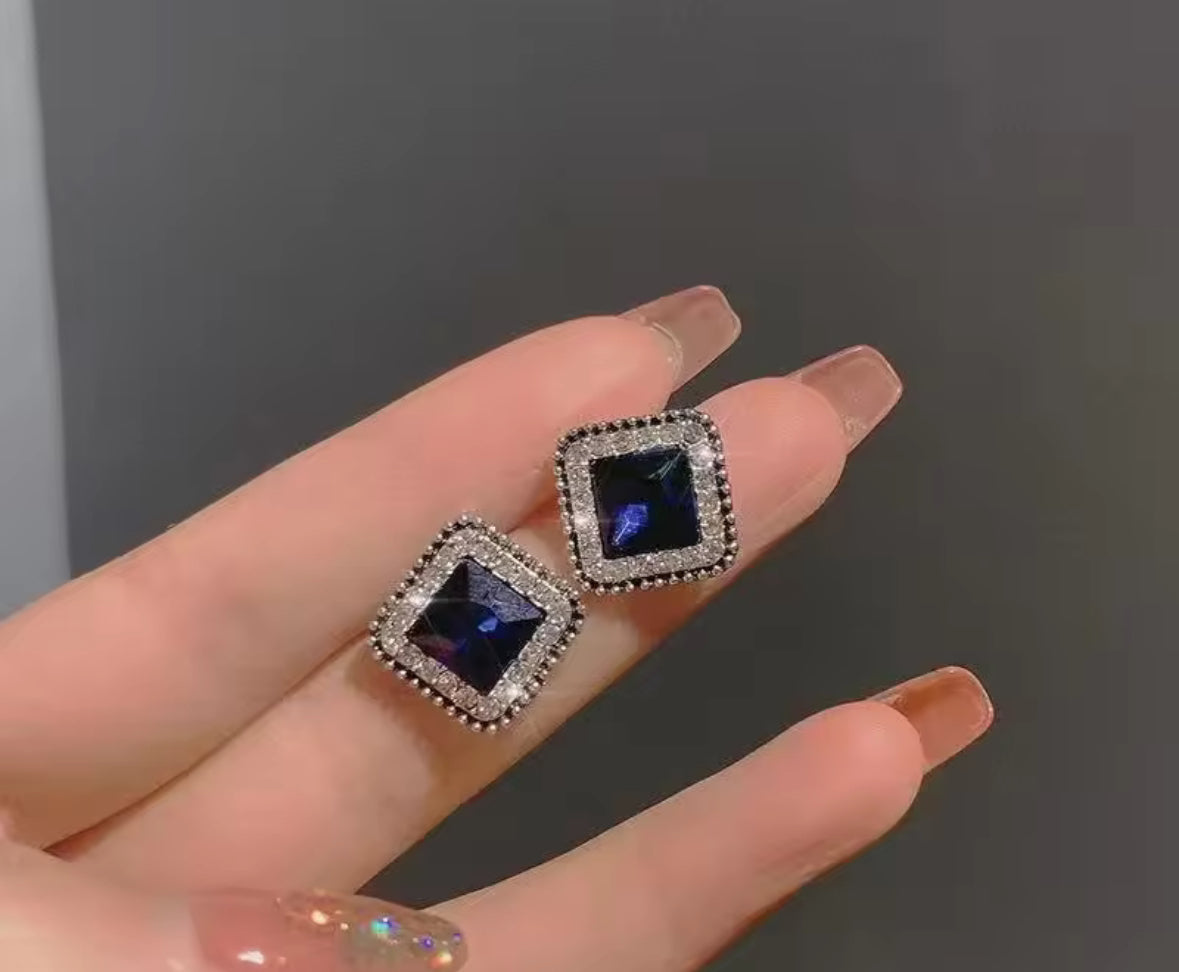 Elegant Sapphire Blue Square Stud Earrings – Vintage-Inspired Rhinestone Jewelry
