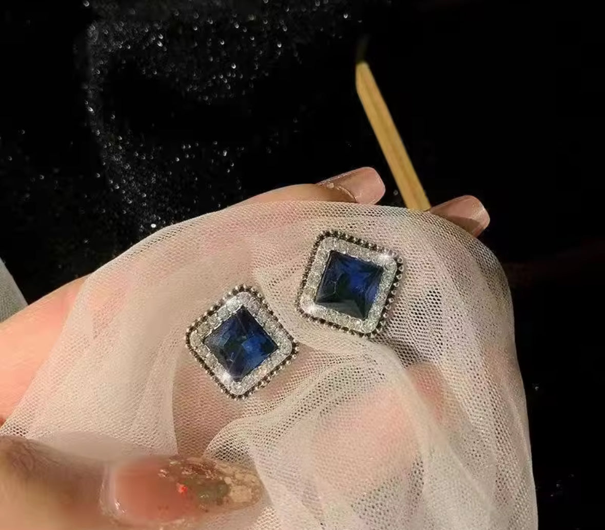 Elegant Sapphire Blue Square Stud Earrings – Vintage-Inspired Rhinestone Jewelry