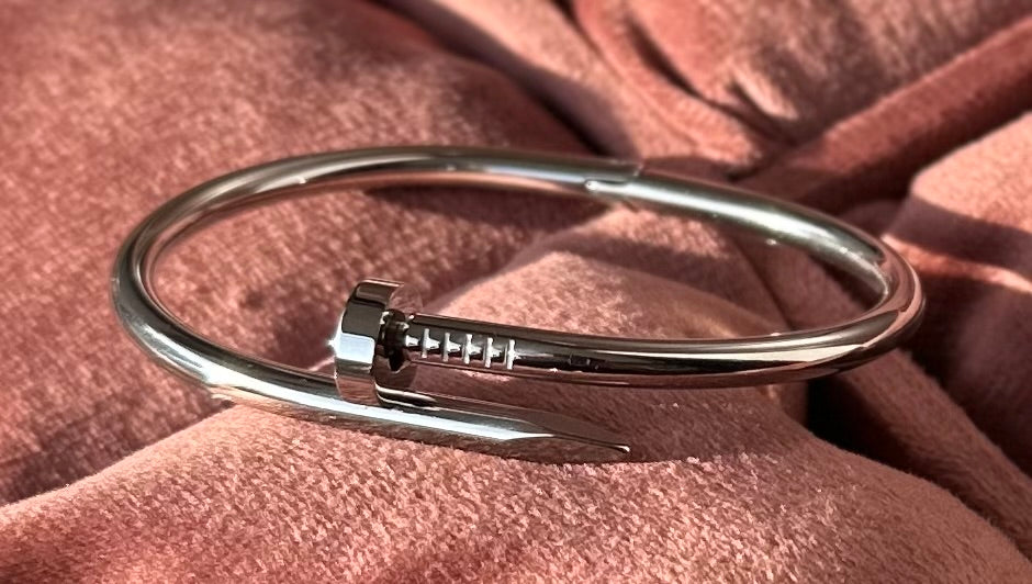 Elegant Gold-Tone Nail-Design Bracelet - Trendy Minimalist Bangle for Women