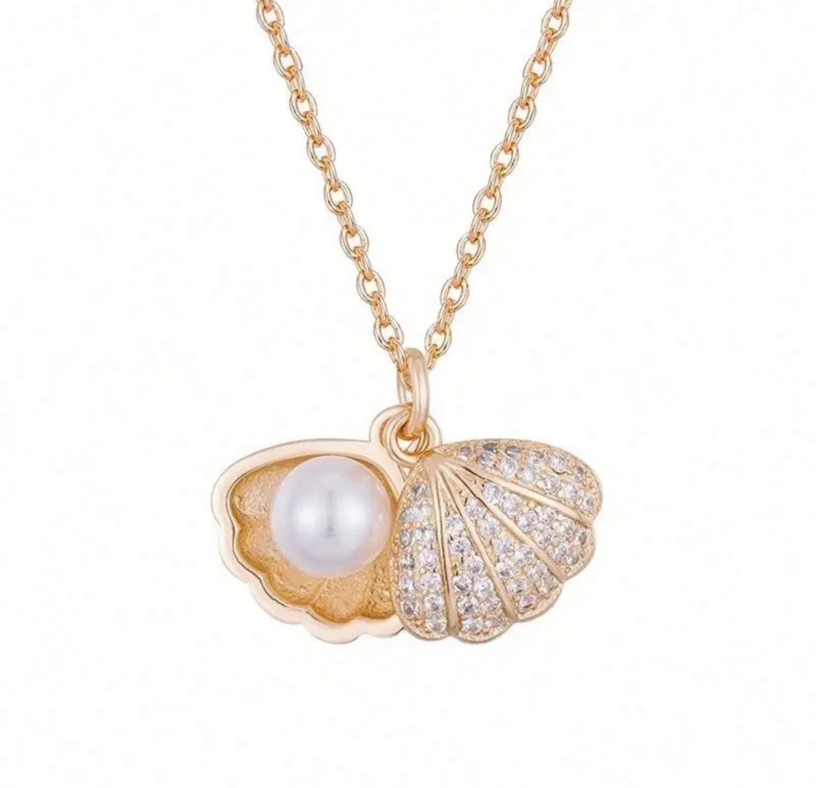 "Elegant Shell Pendant: Nature-Inspired Charm with Timeless Elegance"