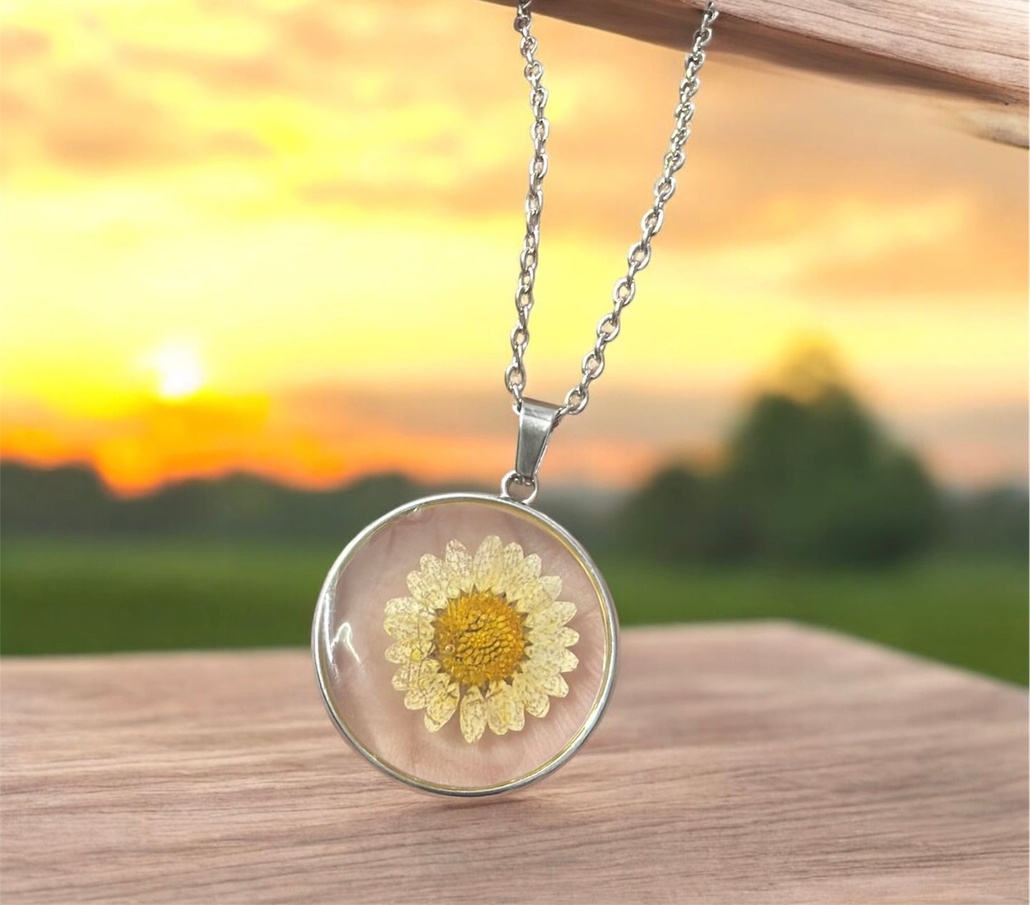 Daisy Flower Resin Art Style Round Necklace Chain Pendant