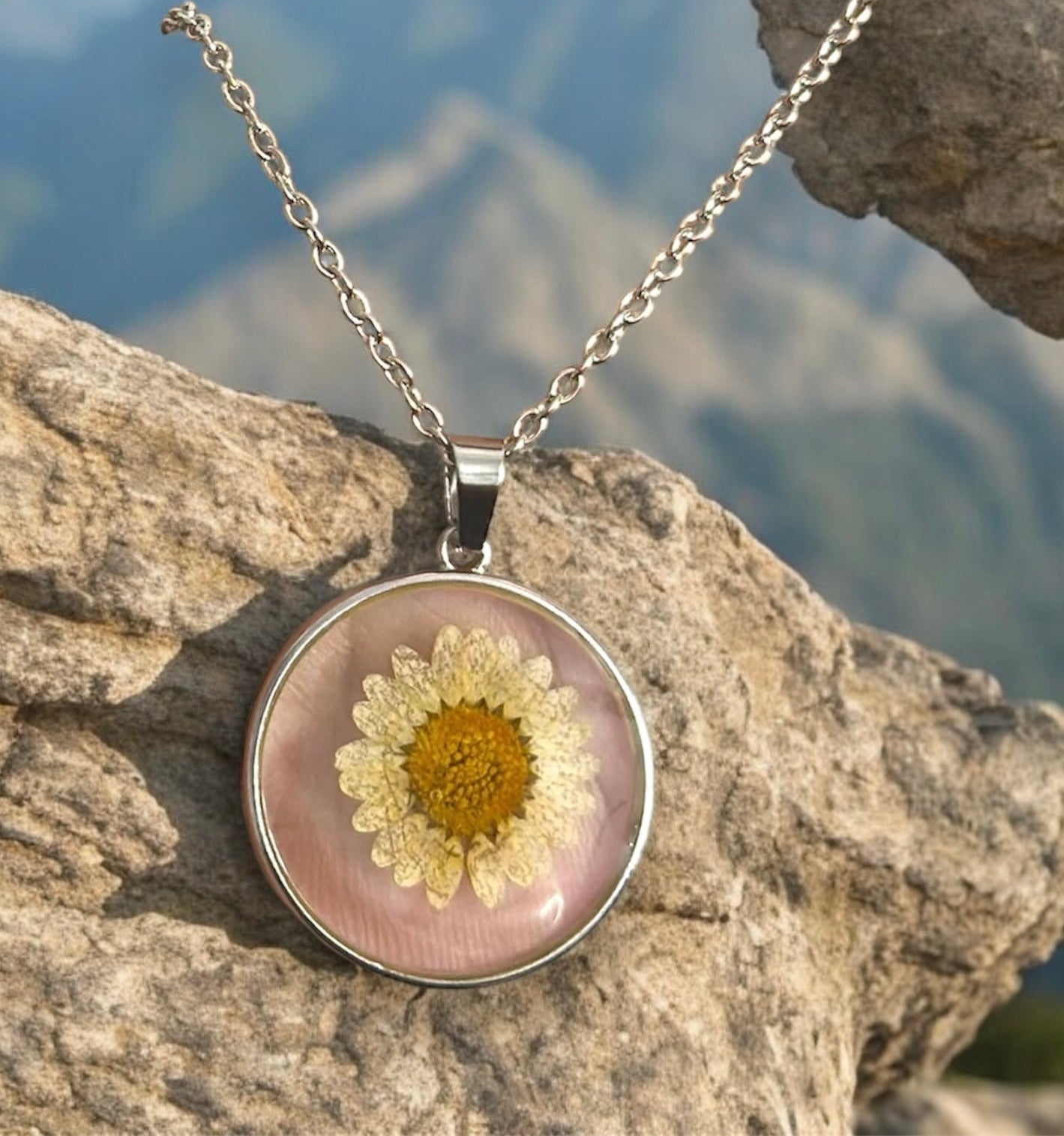 Daisy Flower Resin Art Style Round Necklace Chain Pendant