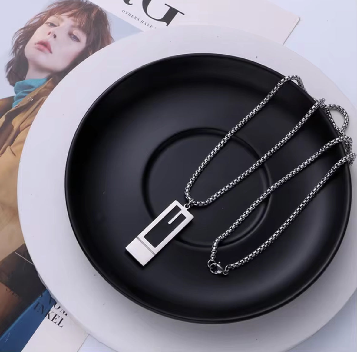Black and Silver Colored Western Style Pendent Necklace Chain
