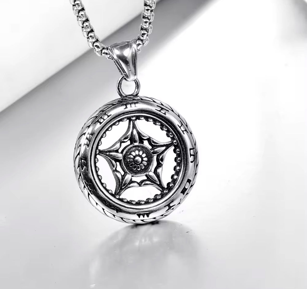 Round Western Style Necklace Pendent Chain