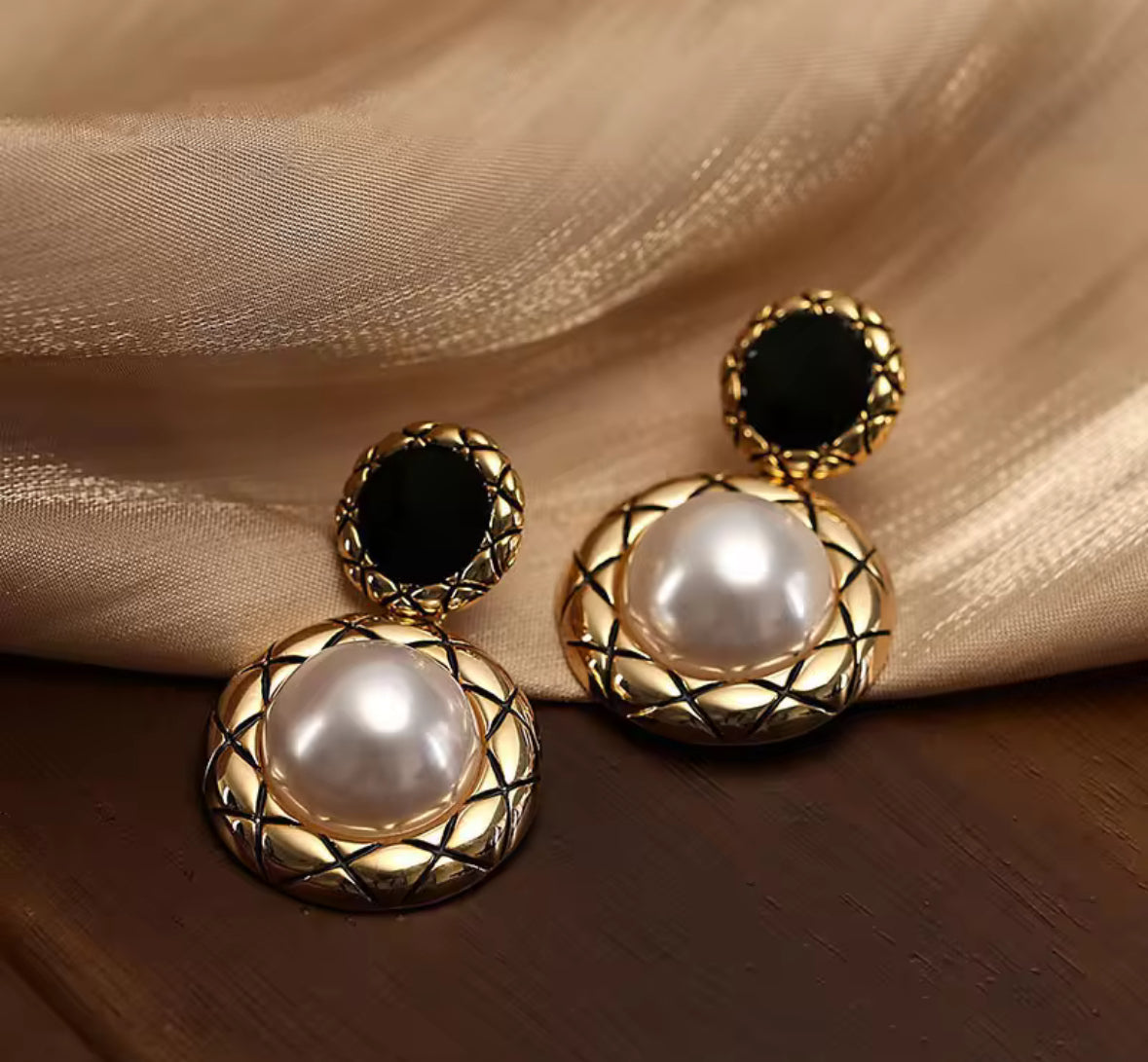 Designer Pearl Hanging Korean Push Plugs Drop Earrings