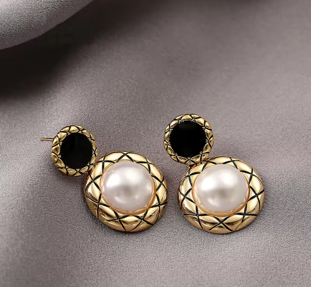 Designer Pearl Hanging Korean Push Plugs Drop Earrings