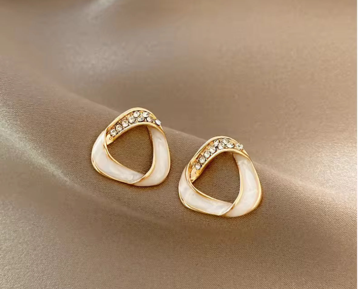 Designer Stones Studded Minimal Pearl Korean Push Plugs Stud Earrings