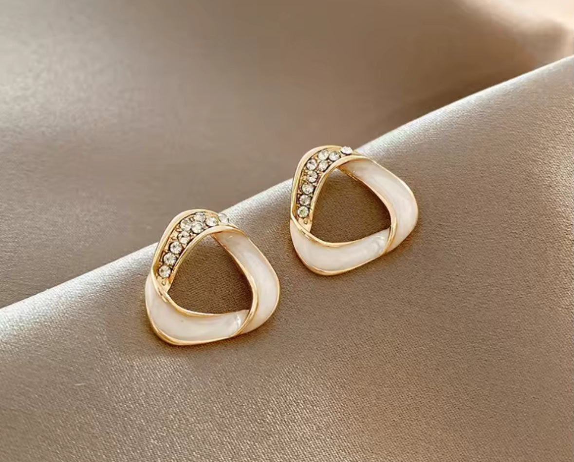 Designer Stones Studded Minimal Pearl Korean Push Plugs Stud Earrings