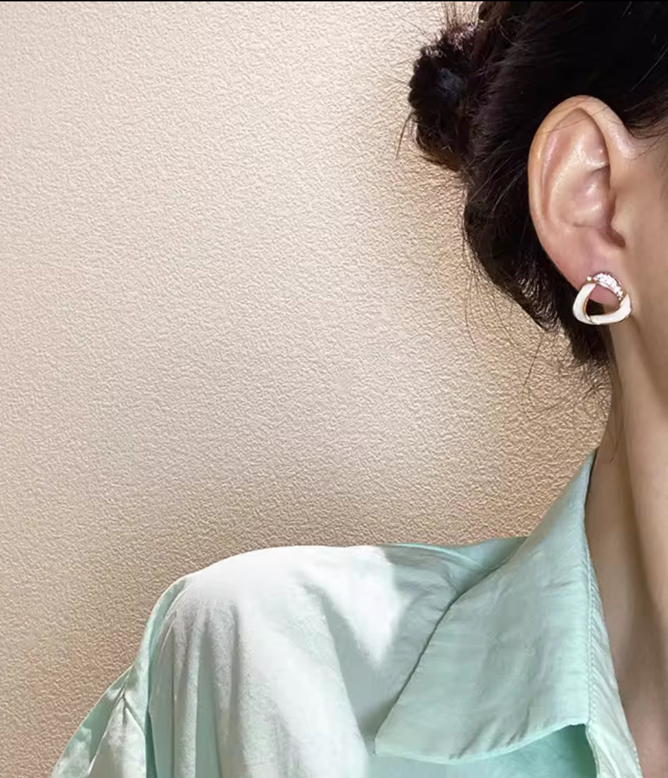 Designer Stones Studded Minimal Pearl Korean Push Plugs Stud Earrings