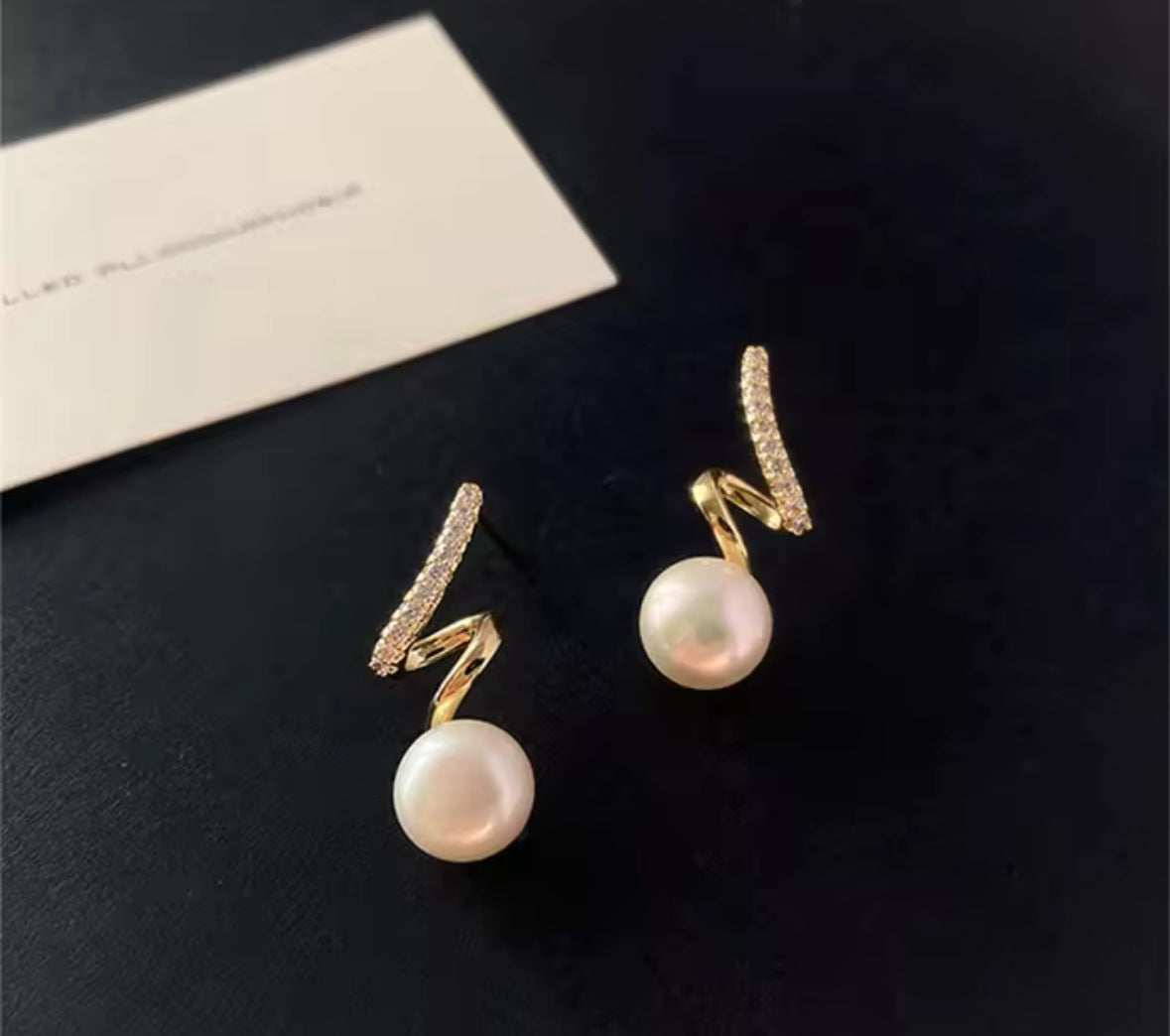 Stones Studded Designer Pearl Hanging Pearl Korean Push Plugs Earrings