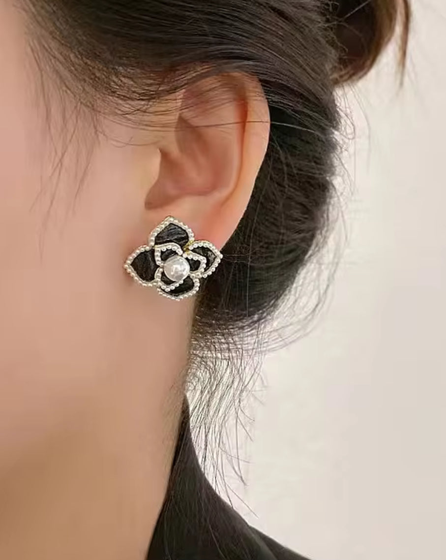 Flower Style Pearl Korean Push Plugs Stud Earrings