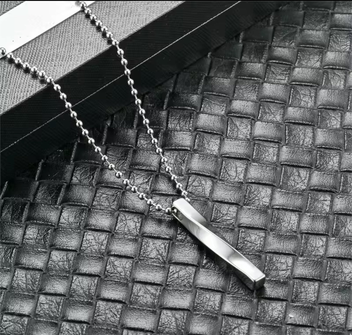 Unisex Silver Colored Twisted Bar Pendant Necklace Chain