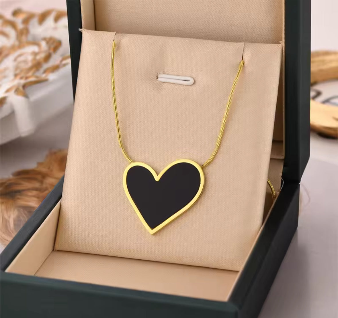 Marble Heart Pendant Necklace – Dainty & Minimalist Jewelry
