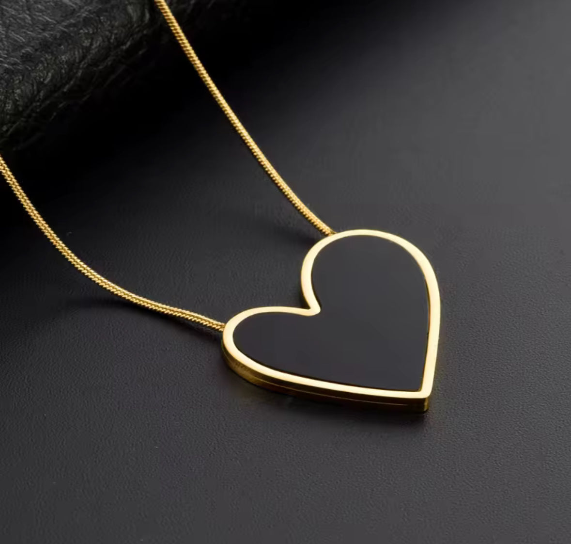 Marble Heart Pendant Necklace – Dainty & Minimalist Jewelry