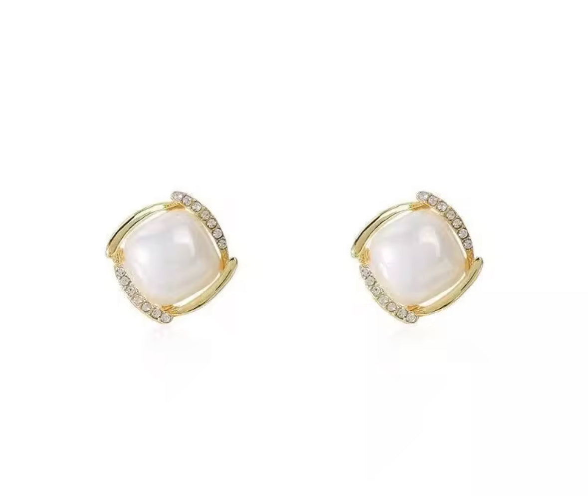 Round Stones and Pearl Studded Korean Fashion Studs Earrings
