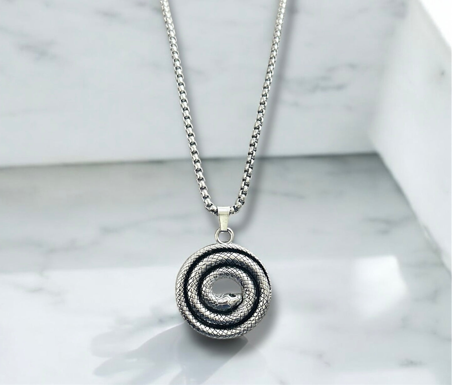 Round Snake Style Pendent Necklace Chain