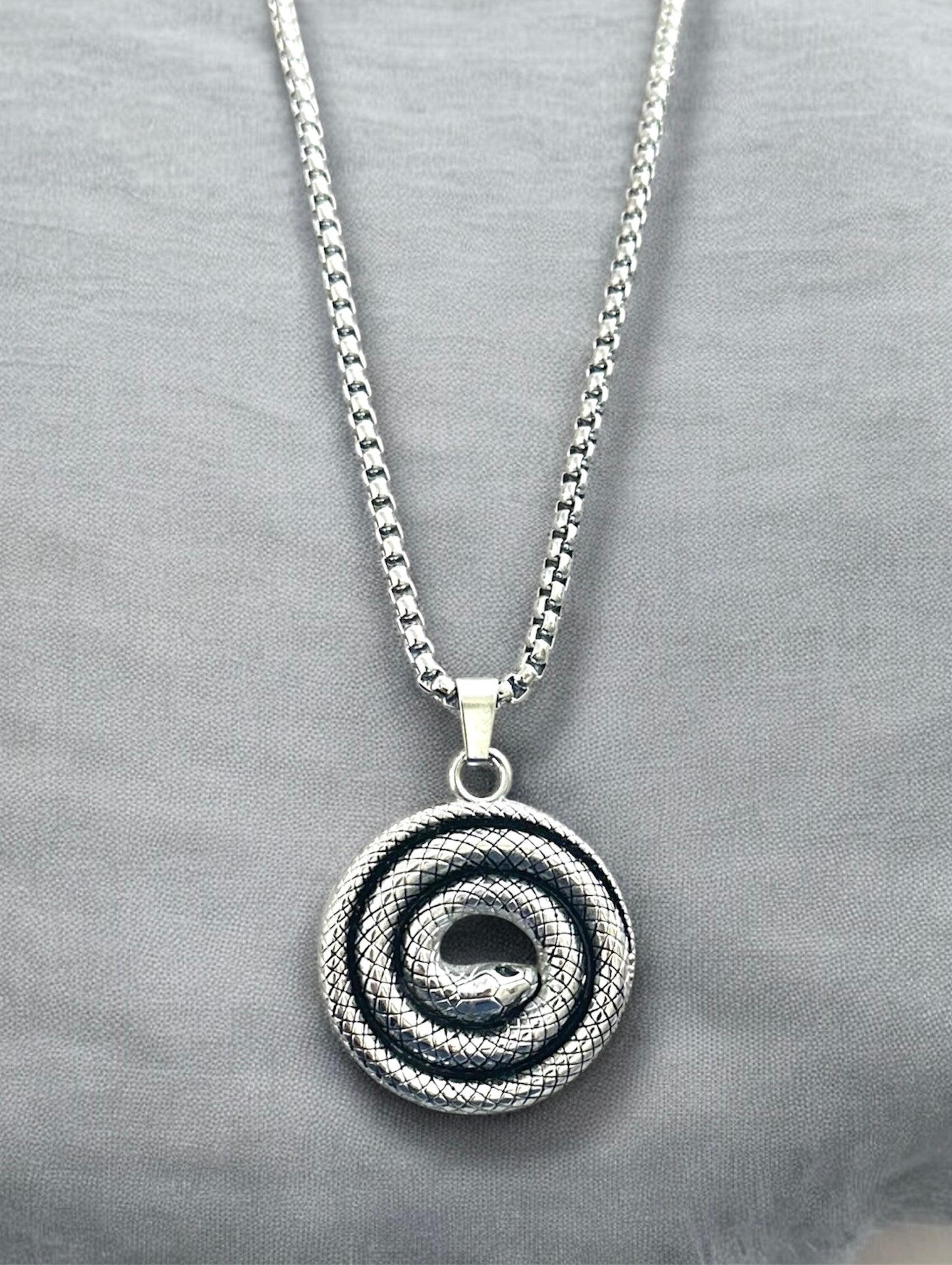 Round Snake Style Pendent Necklace Chain