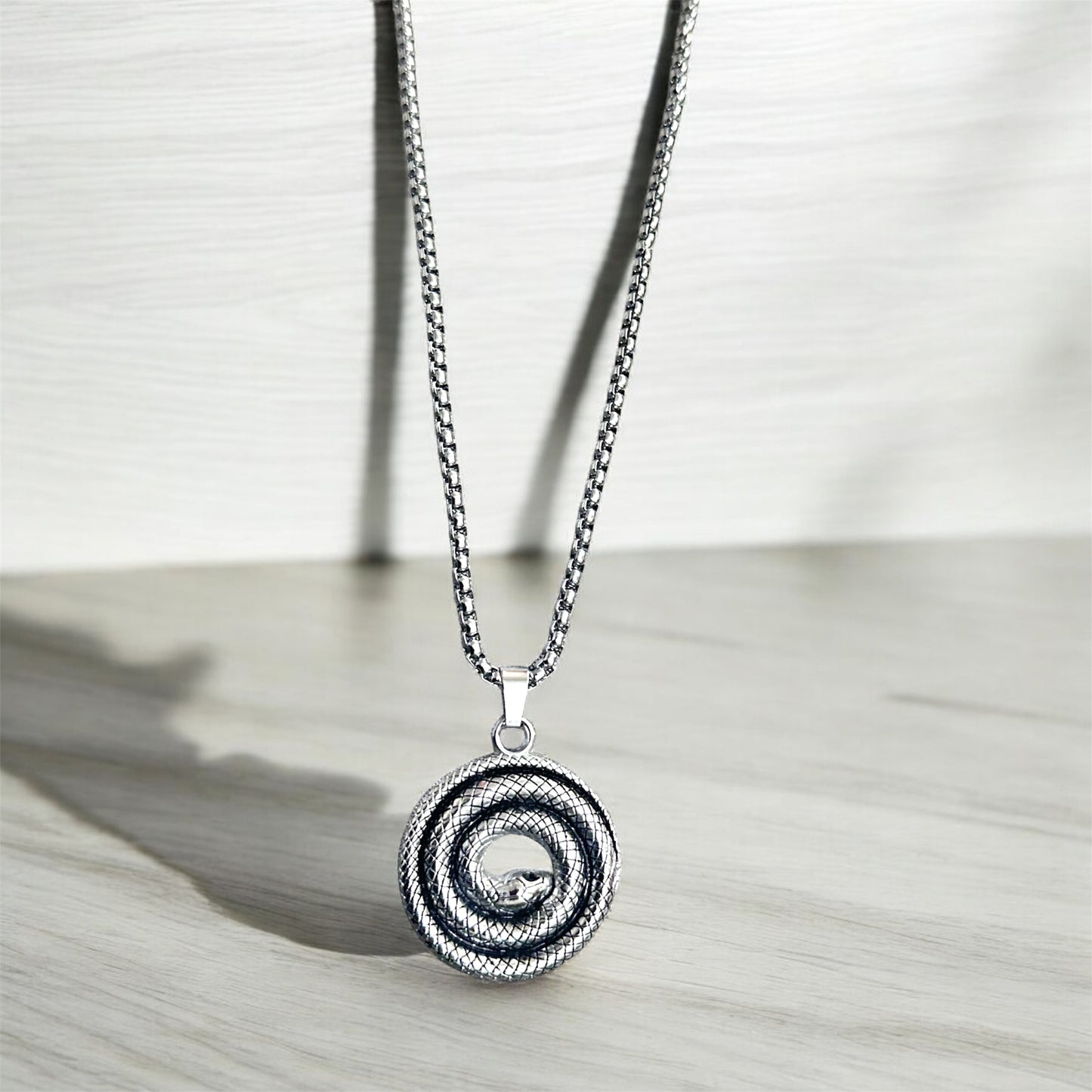 Round Snake Style Pendent Necklace Chain