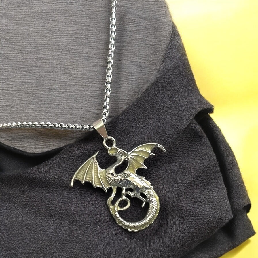 Radium Glowing Green Colored Dragon Western Necklace Pendent Chain