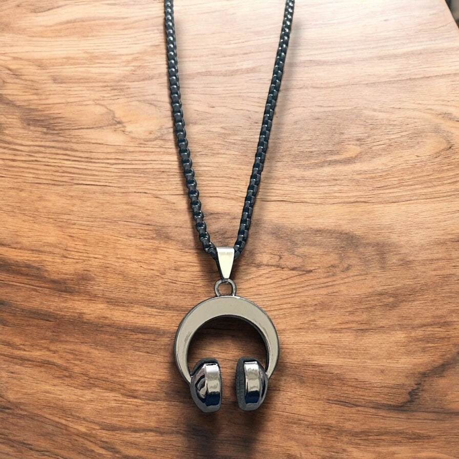 Black Colored Headphone Shaped Western Necklace Pendent Chain