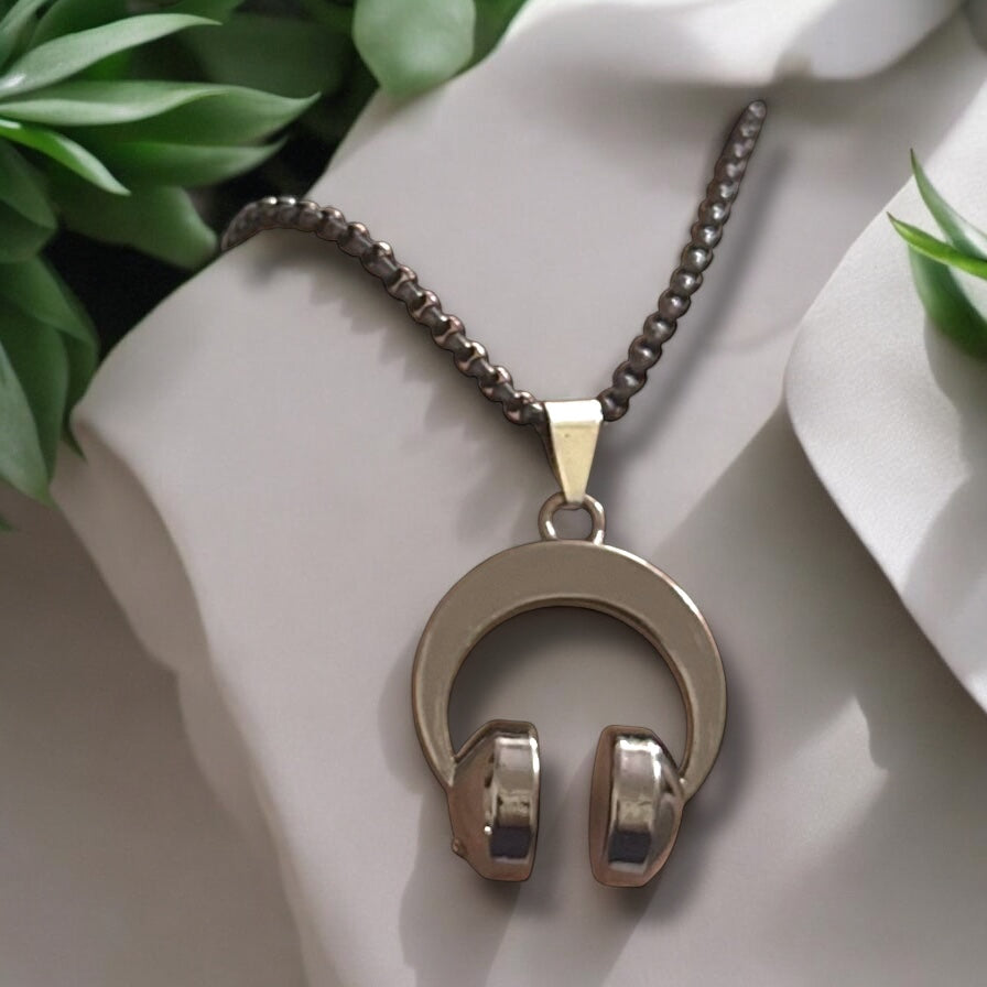 Black Colored Headphone Shaped Western Necklace Pendent Chain