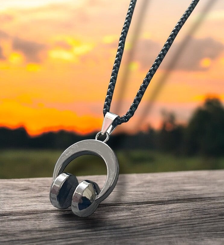 Black Colored Headphone Shaped Western Necklace Pendent Chain