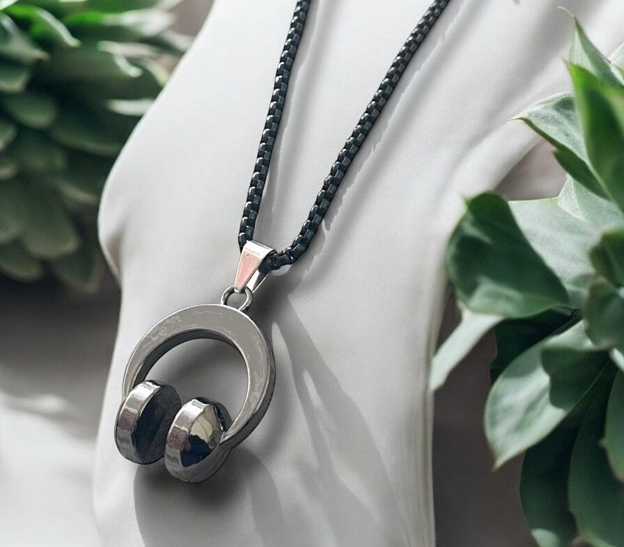 Black Colored Headphone Shaped Western Necklace Pendent Chain