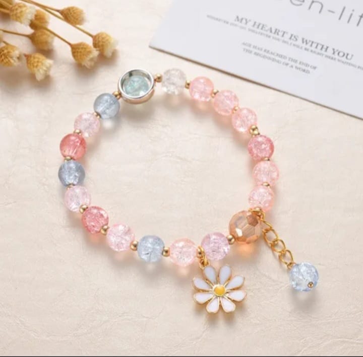 Floral Bliss: Elegant Daisy Bracelet