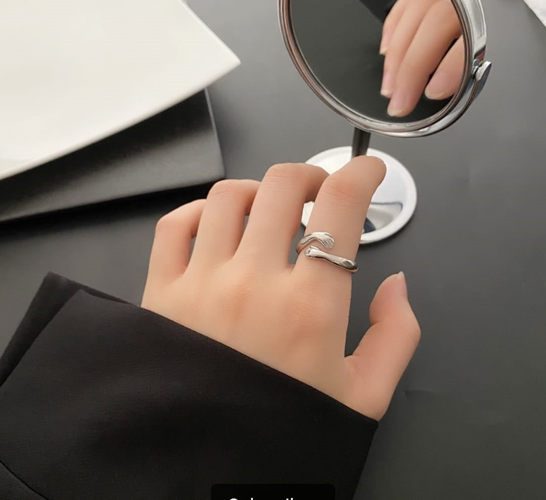 Minimalist Hug Ring for Women – Adjustable Stainless Steel Open Hand Wrap Ring (Silver)