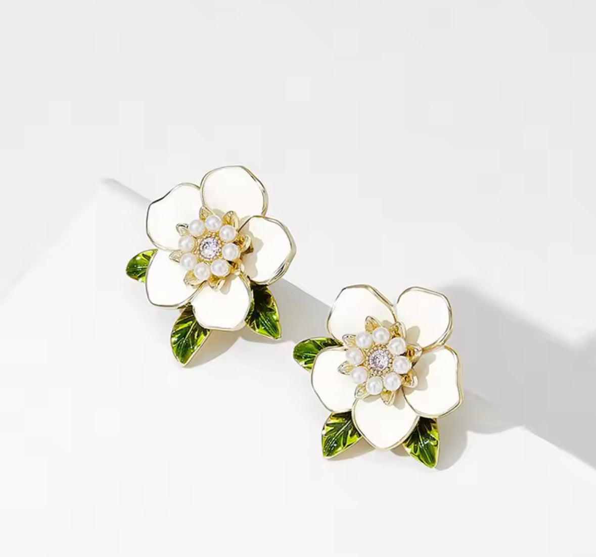 Elegant White Flower Stud Earrings – Vintage Floral Jewelry with Gold Leaf Accents