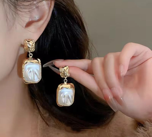 Vintage Gold & Pearl Drop Earrings – Irregular Baroque Style Statement Jewelry