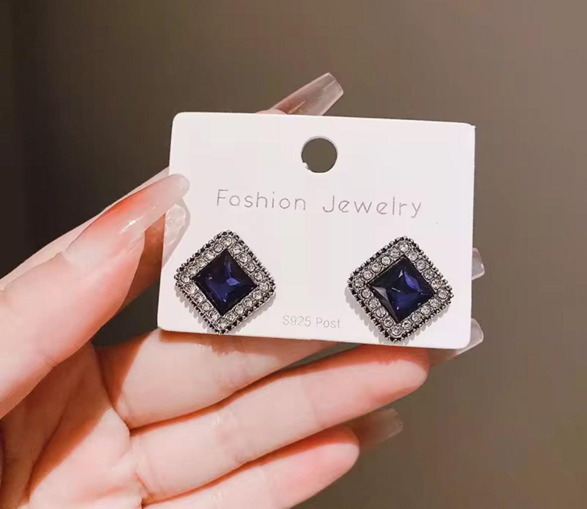 Elegant Sapphire Blue Square Stud Earrings – Vintage-Inspired Rhinestone Jewelry