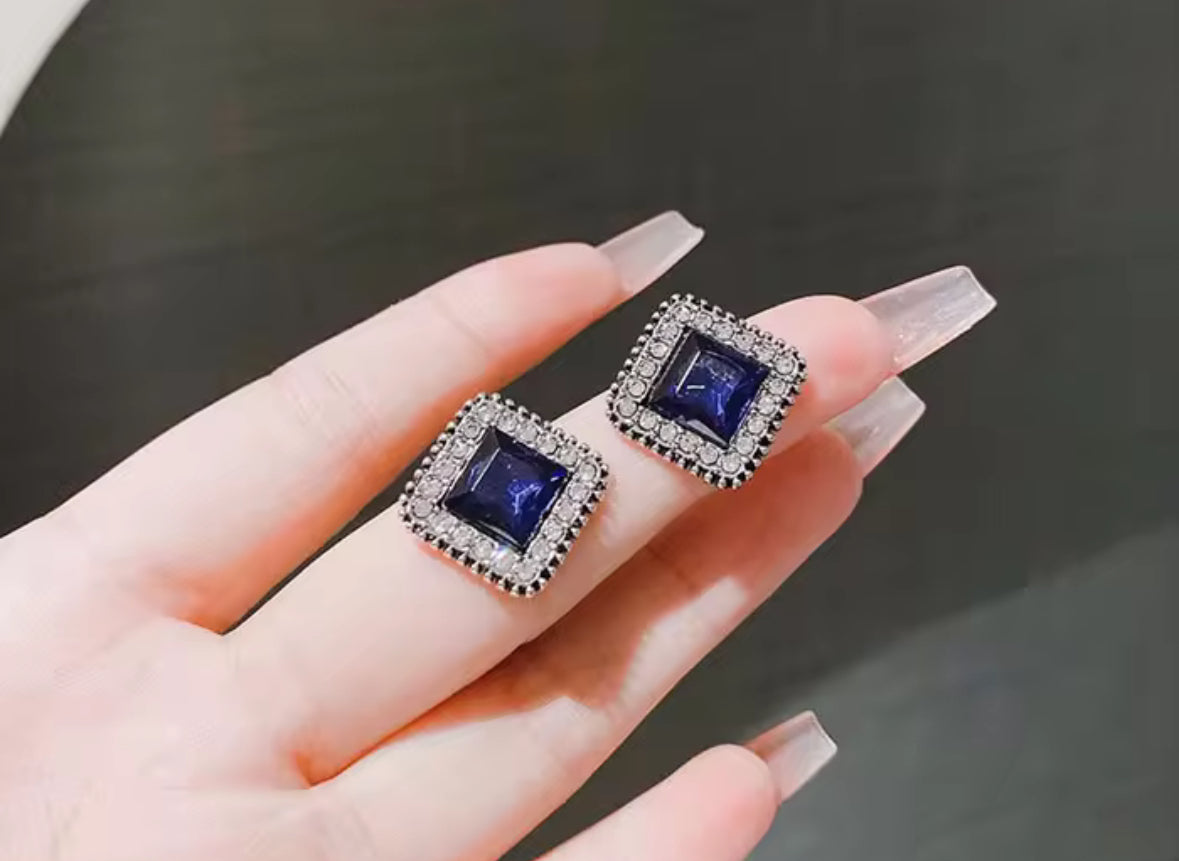 Elegant Sapphire Blue Square Stud Earrings – Vintage-Inspired Rhinestone Jewelry