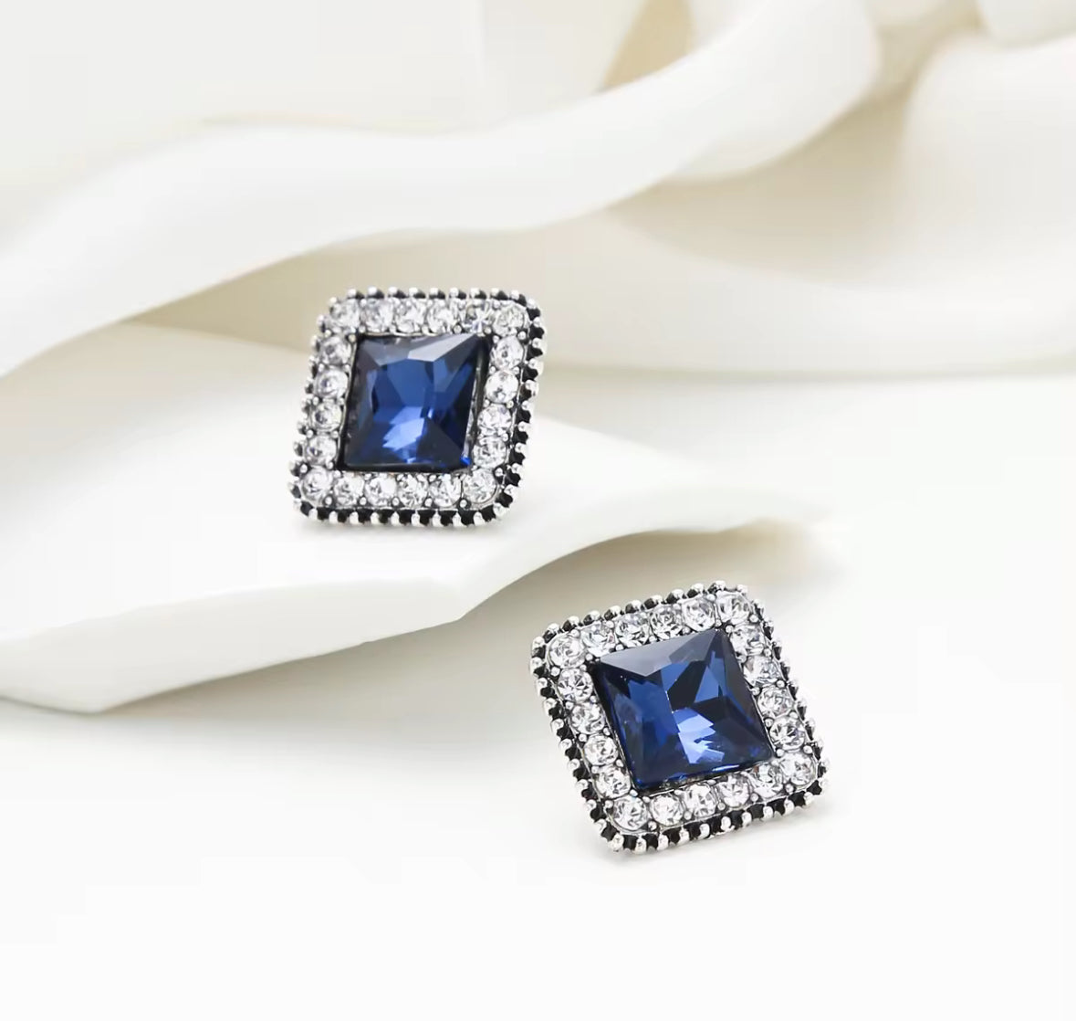 Elegant Sapphire Blue Square Stud Earrings – Vintage-Inspired Rhinestone Jewelry